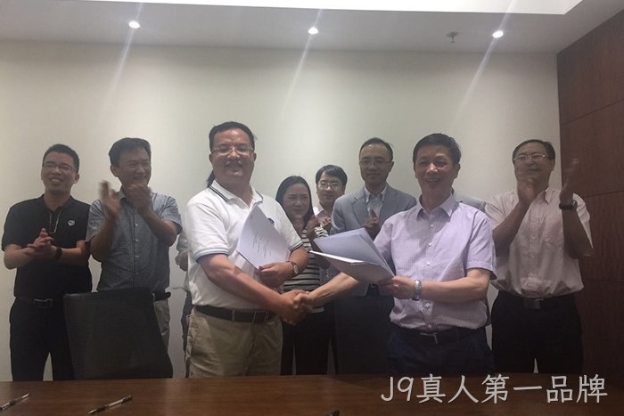 董事长颜贻意与中钰资本签订合作协议书