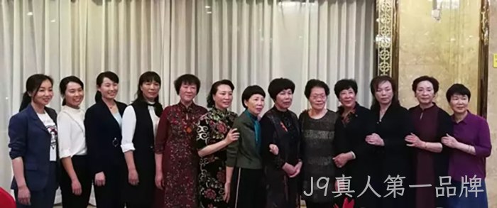 汪月霞率“六连”老战士来J9真人第一品牌参观指导 汪月霞率“六连”老战士来J9真人第一品牌参观指导